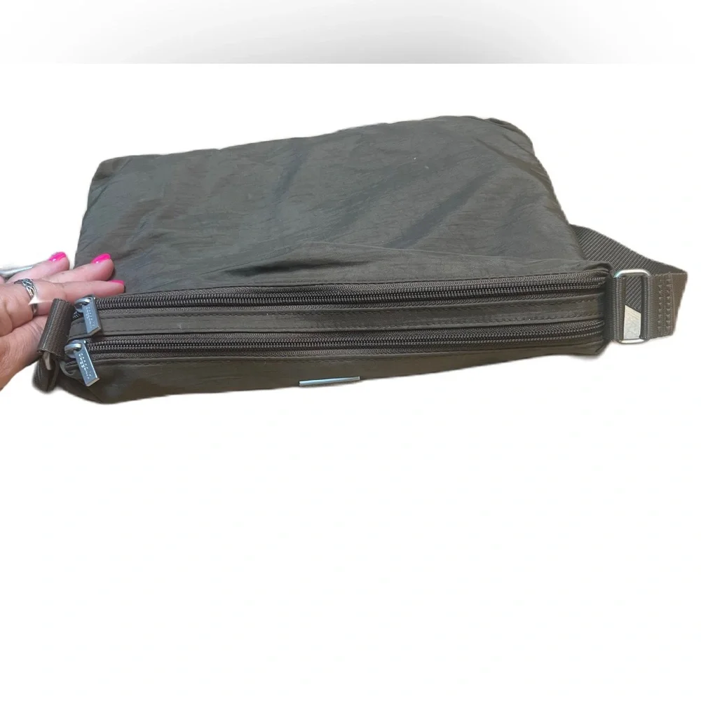 Baggallini Brown Messenger Bag